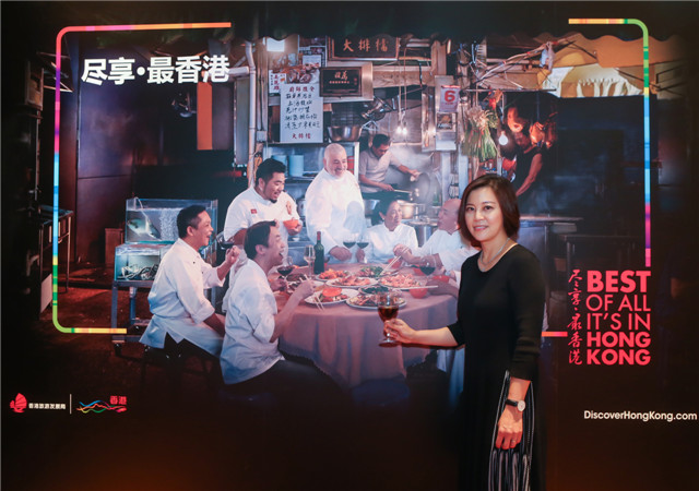 图一：香港旅游发展局副总干事叶贞德欢迎内地消费者到访香港，享受多元化的精彩体验.jpg