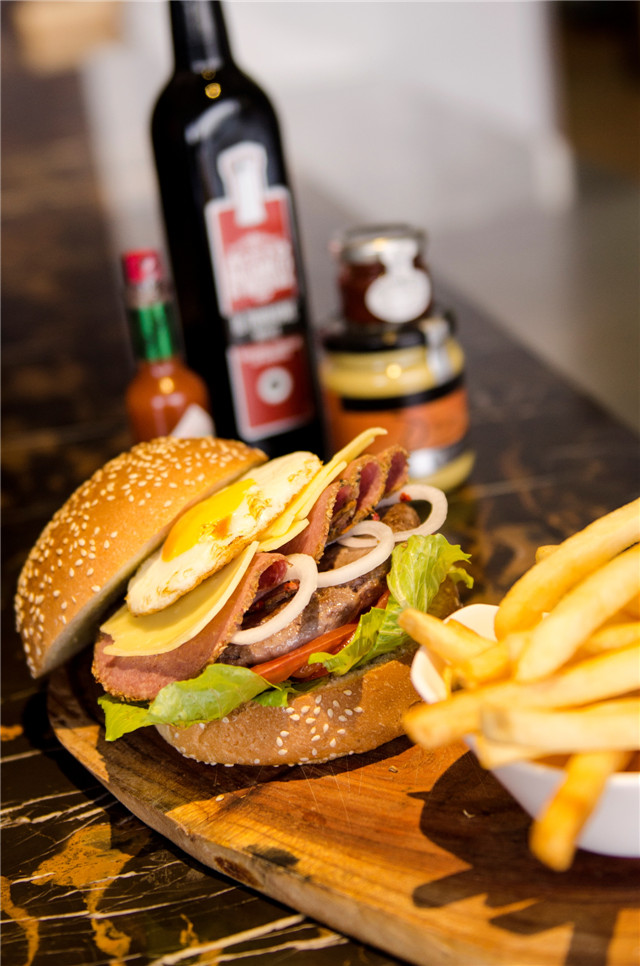 1.燃吧特色汉堡Burger.jpg