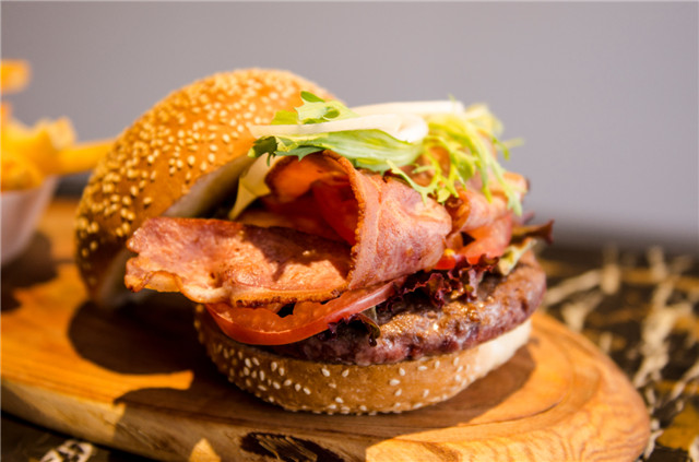 2.燃吧特色汉堡Burger.jpg