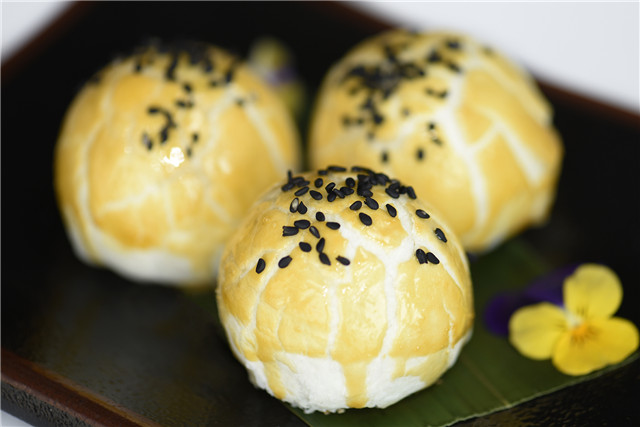 蛋黄豆沙酥.jpg