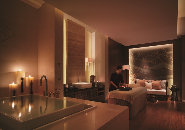 batch_CHI Treatment Suite with Staff 气护理室有员工.jpg