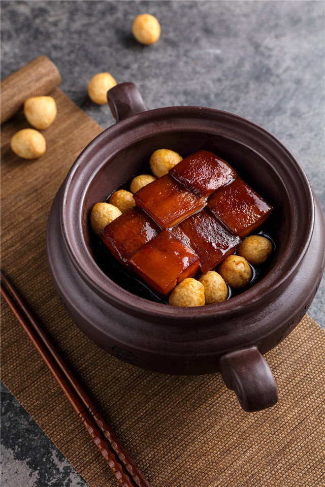 红烧肉鹌鹑蛋.jpg