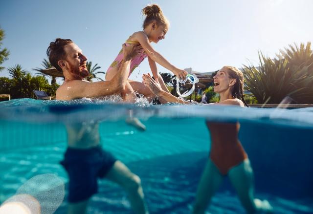 batch_kn44_13537_Family_Pool.jpg