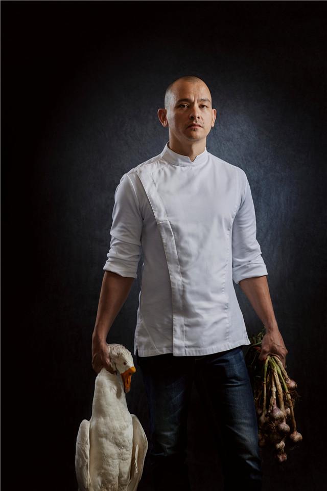 璞瑄酒店行政总厨--Chef Ivan with ingredient_1_副本.jpg
