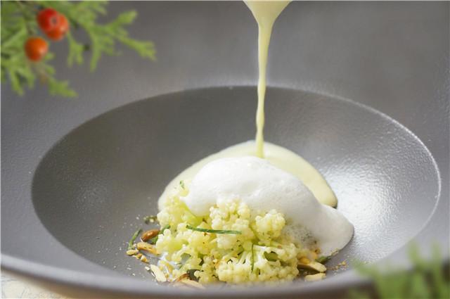 香草花菜浓汤 Cauliflower and vanilla veloute.jpg