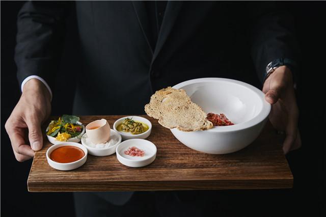 Beef Tartare Action_生牛肉塔塔制作_midres.jpg