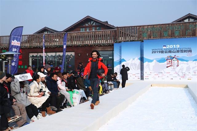 2019密云南山滑雪时尚节男超模-阿卜杜拉•阿卜杜热合曼.jpg