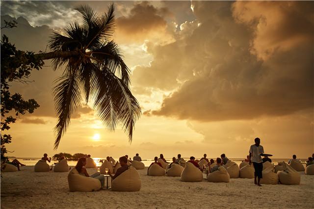 mn79_12015_Sundowner.jpg