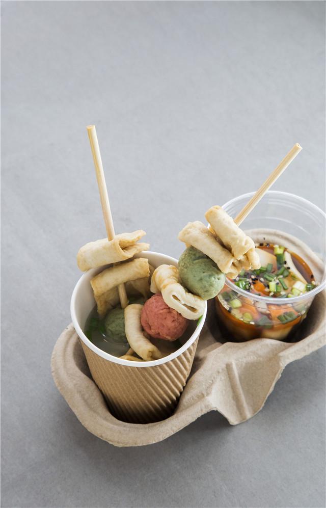 05_本次嘉年华活动设新春贺年集市，包括多个美食摊位.jpg