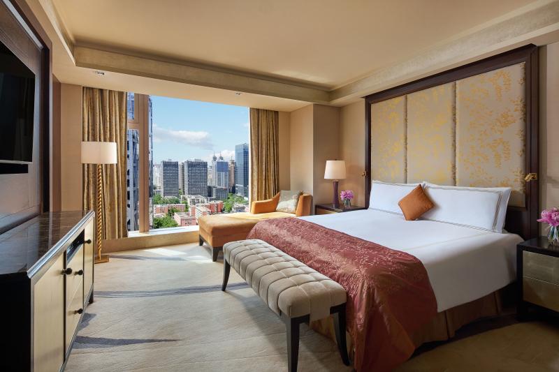 BEI-Gold Signature Suite-Bed Room.jpg