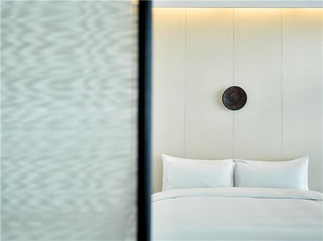 1. Junior Suite_Bedroom.jpg