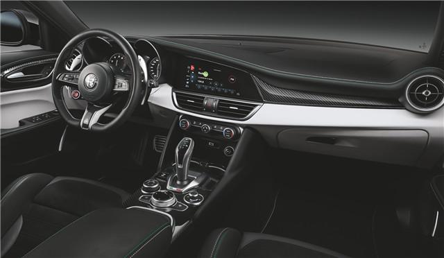 Giulia&Stelvio Quadrifoglio MY20 (2).jpg
