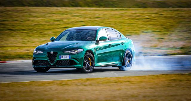 Giulia&Stelvio Quadrifoglio MY20 (1).jpg