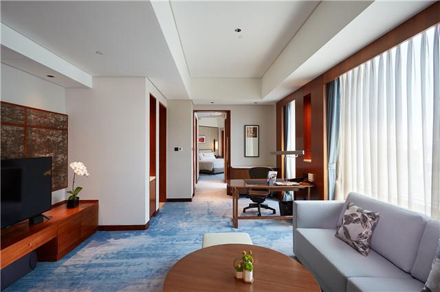 Executive Renewal Suite 1907-客厅-S 1907 行政焕彩套.jpg