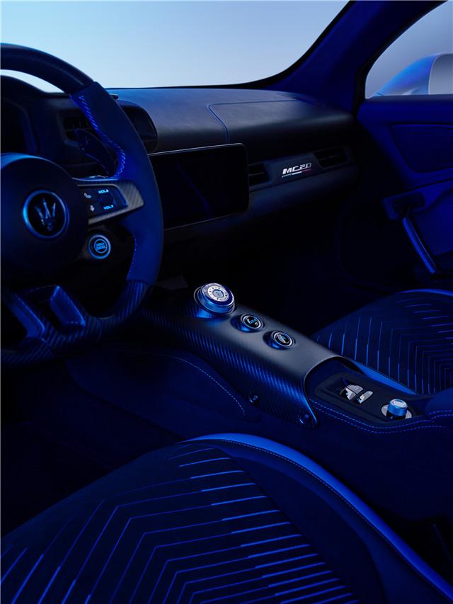 Maserati MC20 (8).jpg