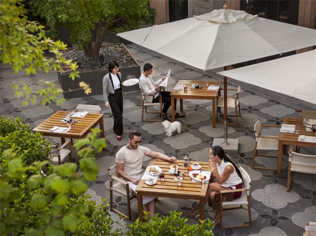 13. 北京瑰丽酒店怡庭法餐厅户外露台 Rosewood Beijing_Bistrot B Courtyard.jpg