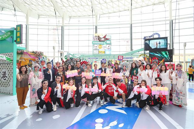 配图1 国风港潮 舞动“京”彩 庆祝香港回归祖国25周年快闪活动在京举行.jpg
