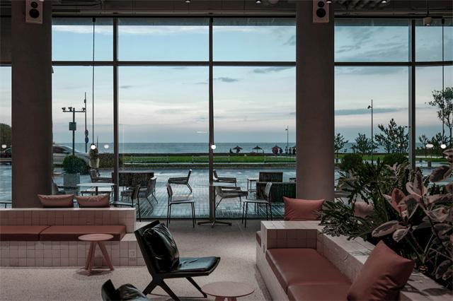 Lobby & View.jpg