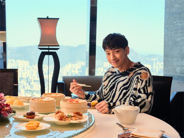 新闻稿配图8 ：国际巨星Rain于香港过圣诞_credit to_na.jpg