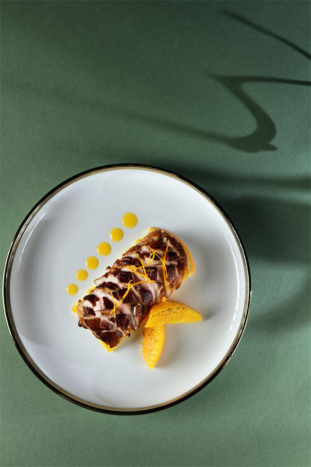 低温煎橙味鸭胸Pan-fried tea smoked duck breast with orange sauce.jpg
