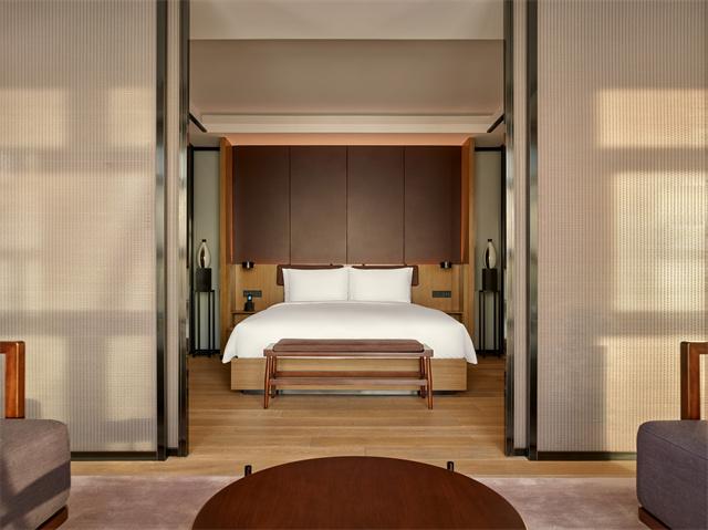 Grand Suite - Bed.jpg