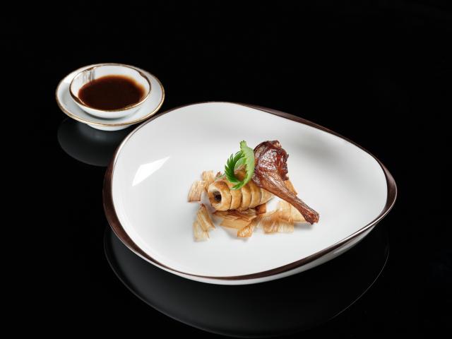 葱烧汁白鸽酥.jpg