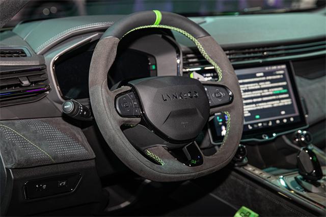 LYNK&CO 05-12.jpg