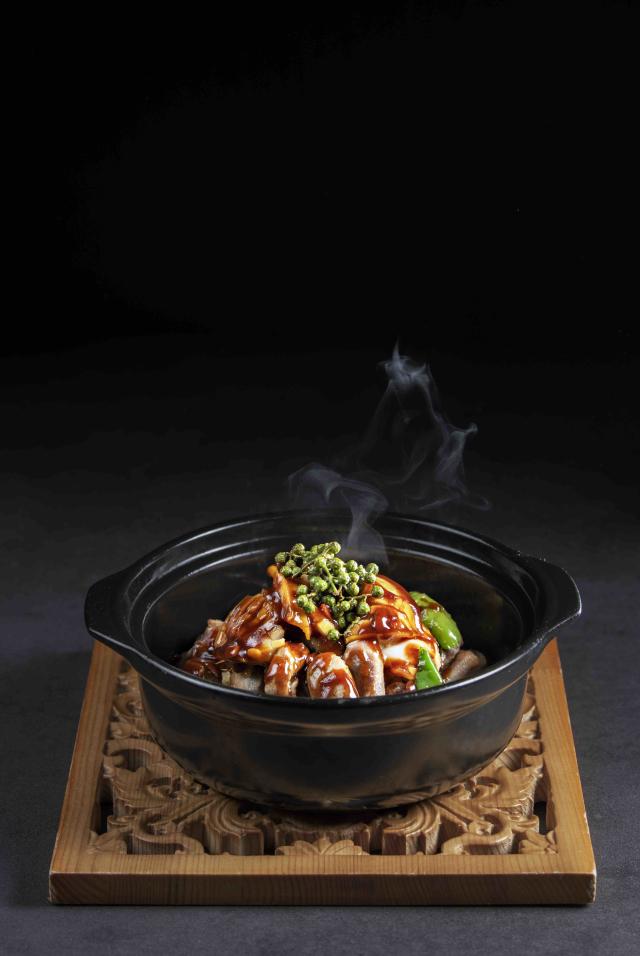 胡麻油鲜鲍炒小公鸡.jpg