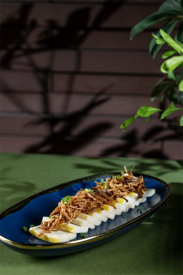 三丝鱼糕 Fish Cake with Stir Fried Woodear Fungus Shredded Meat and Bamboo Shoots Slice.jpg