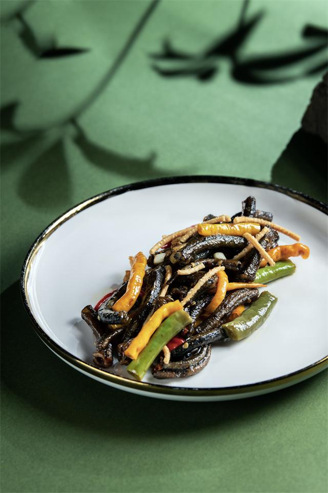 泡椒蒜子笔杆鳝 Sauteed Pencil Eel with Pickled Pepper and Garlic.jpg