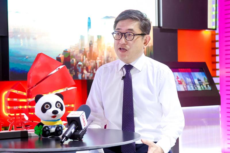 图片3-程鼎一先生接受媒体采访.jpg