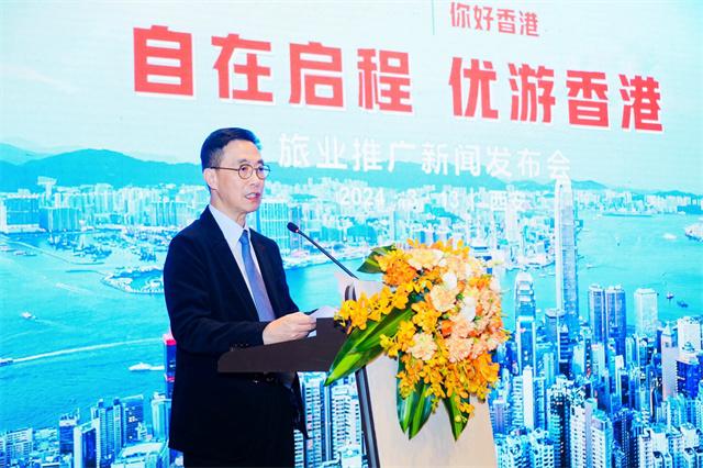 新闻图片2 - 香港特别行政区政府文化体育及旅游局局长 杨润雄.jpg