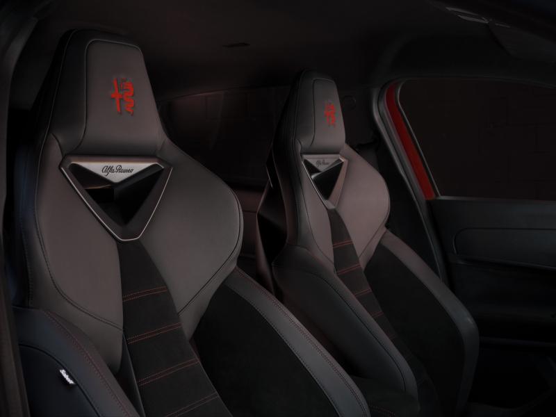 ALCANTARA INTERIOR - ALFA ROMEO JUNIOR  (8).jpg