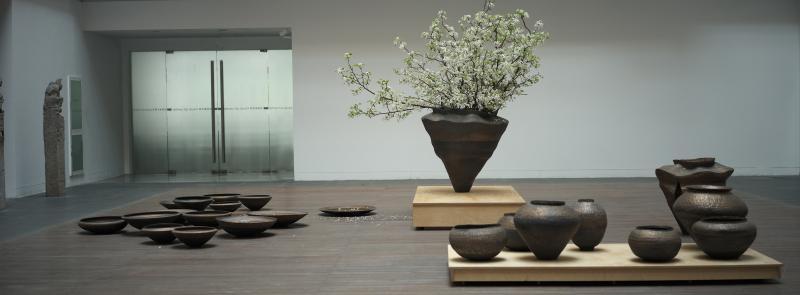 展览现场01《破·立》装置 花艺：赵军.jpg