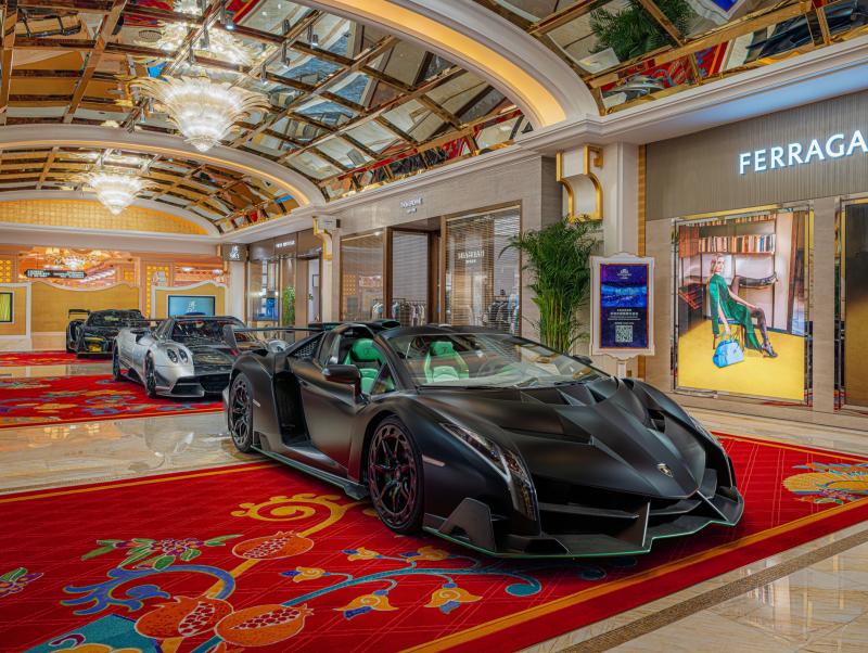9.万众瞩目的兰博基尼、全球限量 9 辆的 Lamborghini Veneno Roadster.jpg