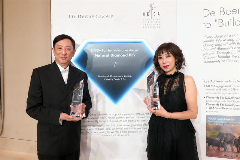 571335-4_HKFDA_Chairman_Kevin_Yeung_De_Beers_Group_Natural_Diamonds_Market_Lead_APAC_Loletta_Lai.JPG.jpg