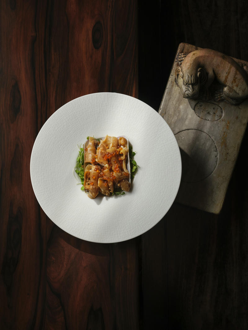 葱油竹蛏皇 Marinated King Razor Clams with Shallot Oil and Keta Caviar.jpg
