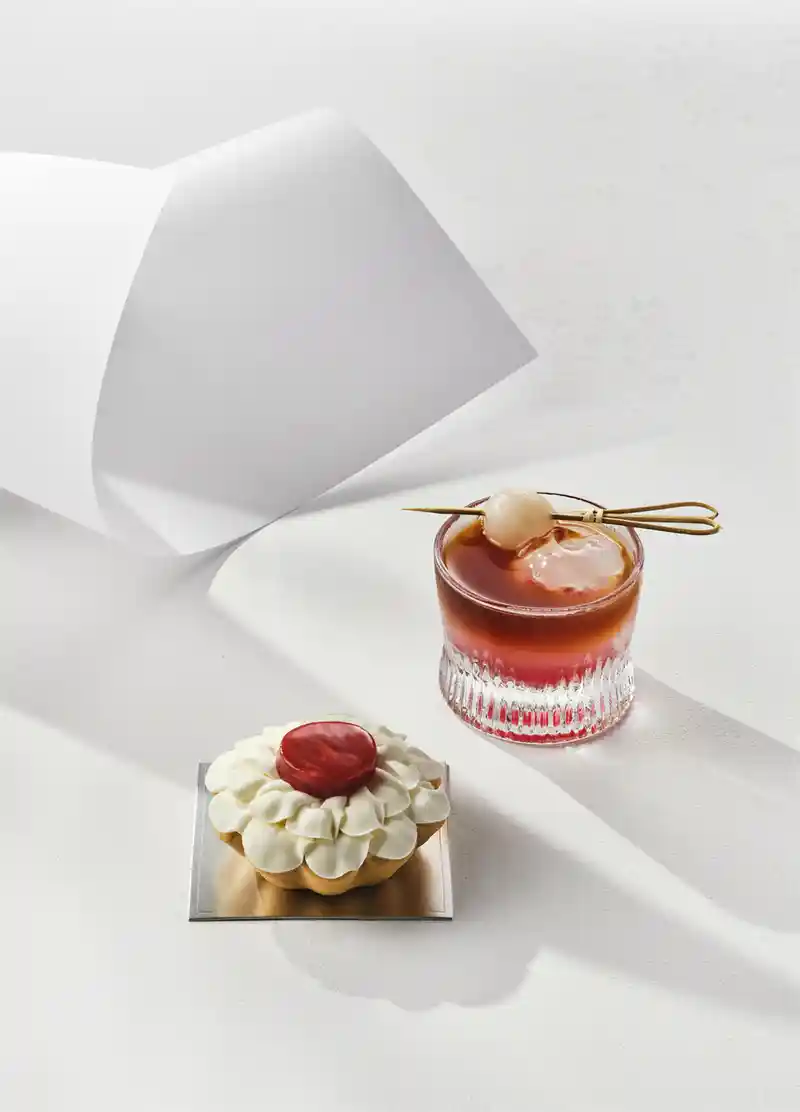 Shortcake Sablé, Lemon & Verbena Crémeux & Strawberry Compote莎布蕾饼干&柠檬马鞭草奶油&草莓挞.jpg