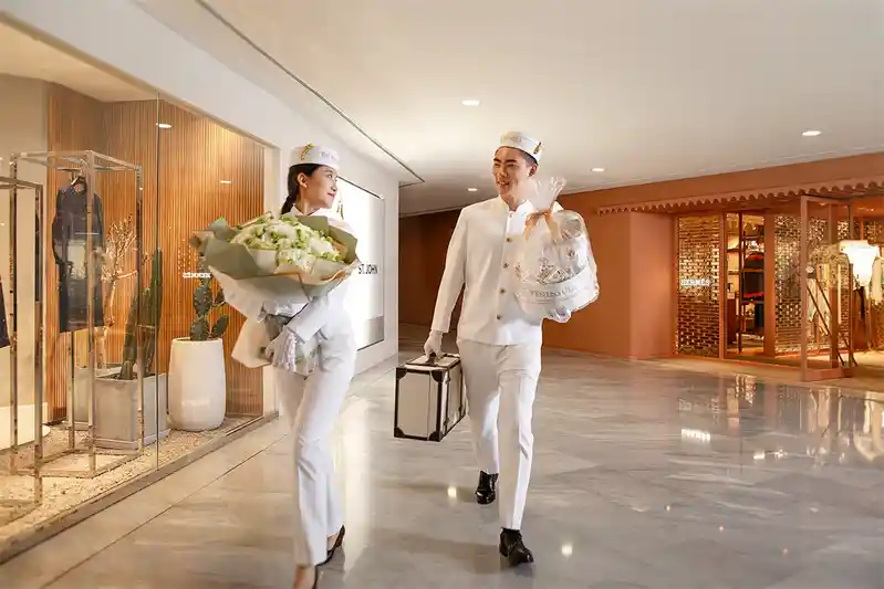 半岛精品廊 · 节日臻彩礼遇.jpg