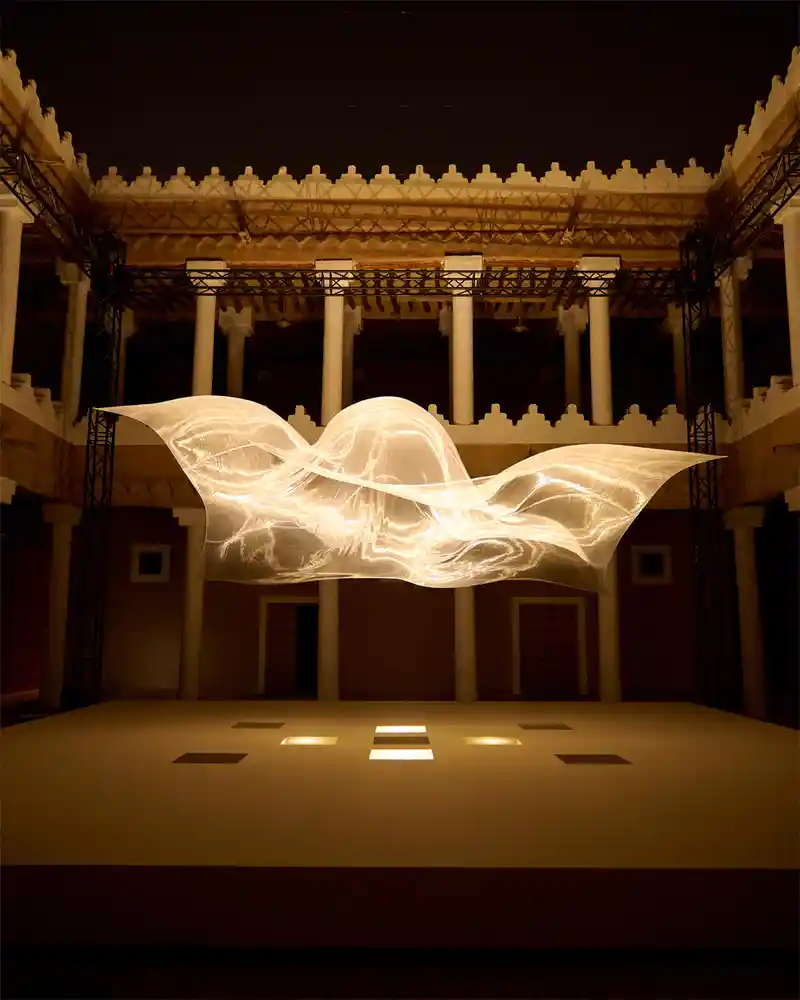 Shinji Ohmaki_临界空域-时间_摄影_2025年努尔·利雅得灯光节.jpg