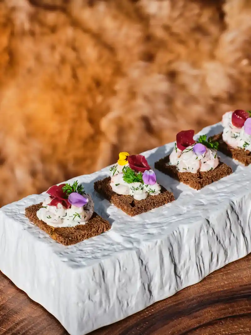 Icelandic Open-Faced Rye Bread Sandwich 冰岛式开面三明治.jpg