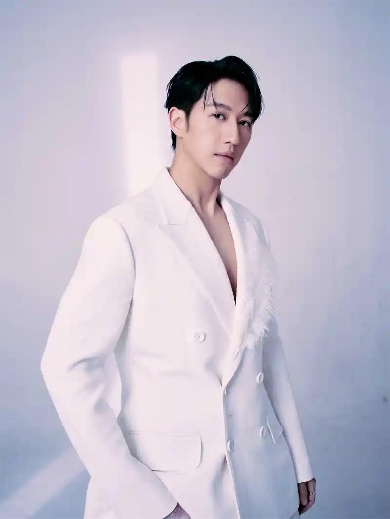 2. 中国香港歌手冯允谦 Jay Fung.jpg